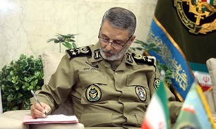 فرمانده کل ارتش درگذشت فرمانده نیروی هوایی ارتش را تسلیت گفت