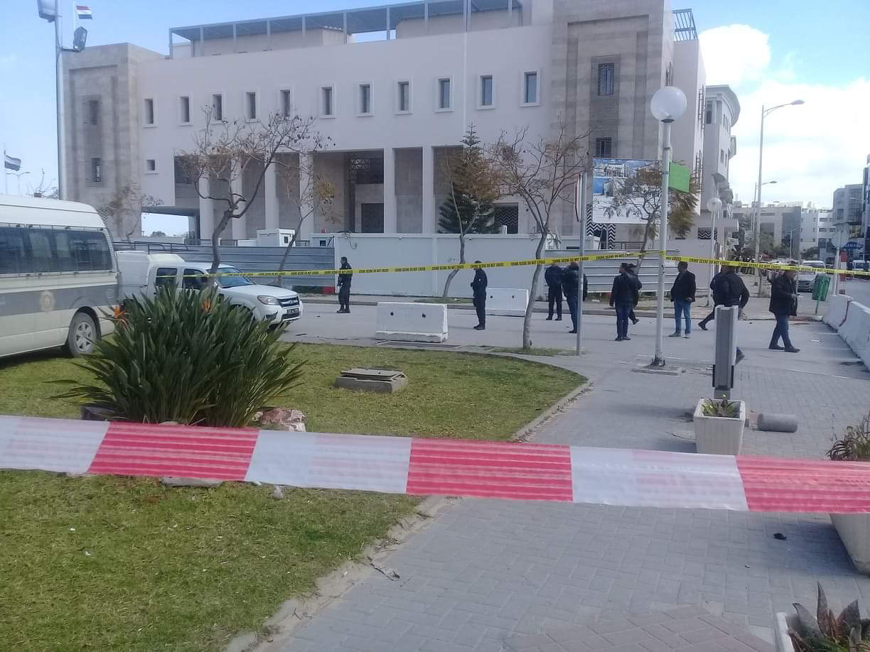 عکس| وقوع انفجار انتحاری در نزدیکی سفارت آمریکا در تونس عکس| وقوع انفجار انتحاری در نزدیکی سفارت آمریکا در تونس