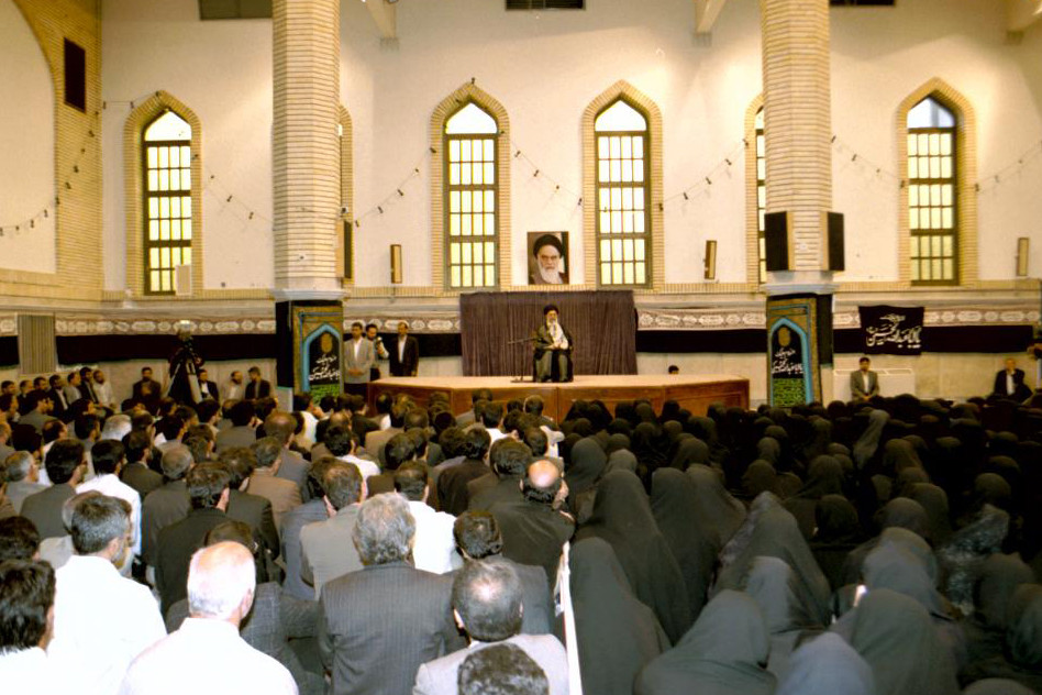 سعی کنید در قصّه‌گویی و کار هنری، اوّلین چیزی را که در کودک ایجاد می‌کنید، ایمان باشد