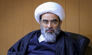 آیت الله فاضل لنکرانی: تخلف از دستور مسئولین در این شرایط بحرانی ممکن است حرام باشد