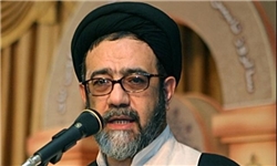 یکی از اهداف فرهنگی دشمن نفوذ به حوزه و دانشگاه است
