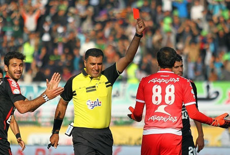 کارت قرمز جنجالی گلر پرسپولیس باطل شد/ سرخابی‌ها، نفت و ملوان جریمه شدند