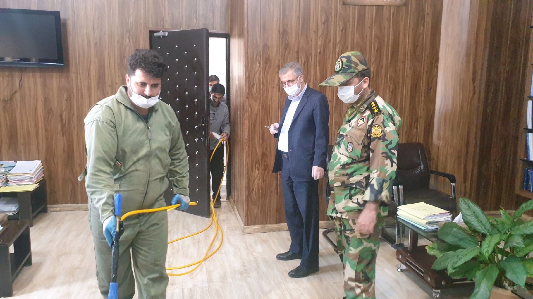ضدعفونی ساختمان دادگستری مرکز استان اصفهان توسط قرارگاه جهادی ارشد نظامی آجا