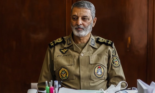 تماس تلفنی فرمانده کل ارتش با علی لاریجانی