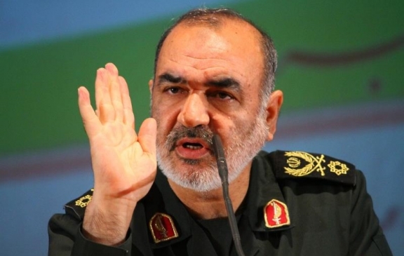 گردن دشمنان را به آسمان پرت کرده و سر انگشتان آنها را قطع می‌کنیم
