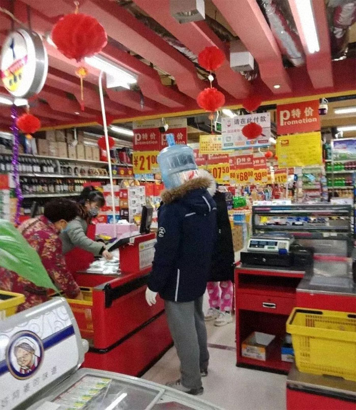 ماسک ها و پوشش های عجیب برای محافظت در برابر ویروس کرونا ماسک ها و پوشش های عجیب برای محافظت در برابر ویروس کرونا