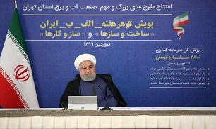 ملت ایران با وجود جنگ همزمان با ویروس‌های تحریم و کرونا، لحظه‌ای از تلاش در مسیر سازندگی ایران اسلامی باز نمی‌مانند