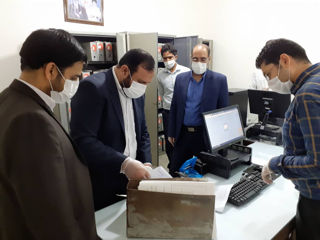 بازدید از پیش اعلام نشده رئیس کل دادگستری هرمزگان از حوزه های قضایی شرق استان/ تقدیر از قضات و کارکنان موفق در شاخص تکریم ارباب رجوع