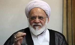 دولت با دریافت مالیات‌های ضروری از ثروتمندان به نیازمندان کمک کند