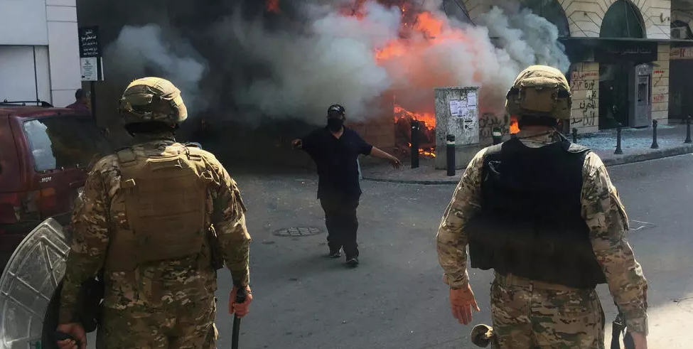 ادامه اعتراضها در لبنان؛ بانکهای طرابلس تا برقراری ارامش تعطیل شدند ادامه اعتراضها در لبنان؛ بانکهای طرابلس تا برقراری ارامش تعطیل شدند