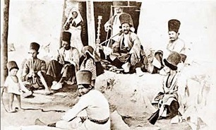 شکستن قلیان‌ها در حرم‌سرای ناصرالدین شاه  بعد از فتوای آیت‌الله میرزای شیرازی در لغو امتیاز تنباکو