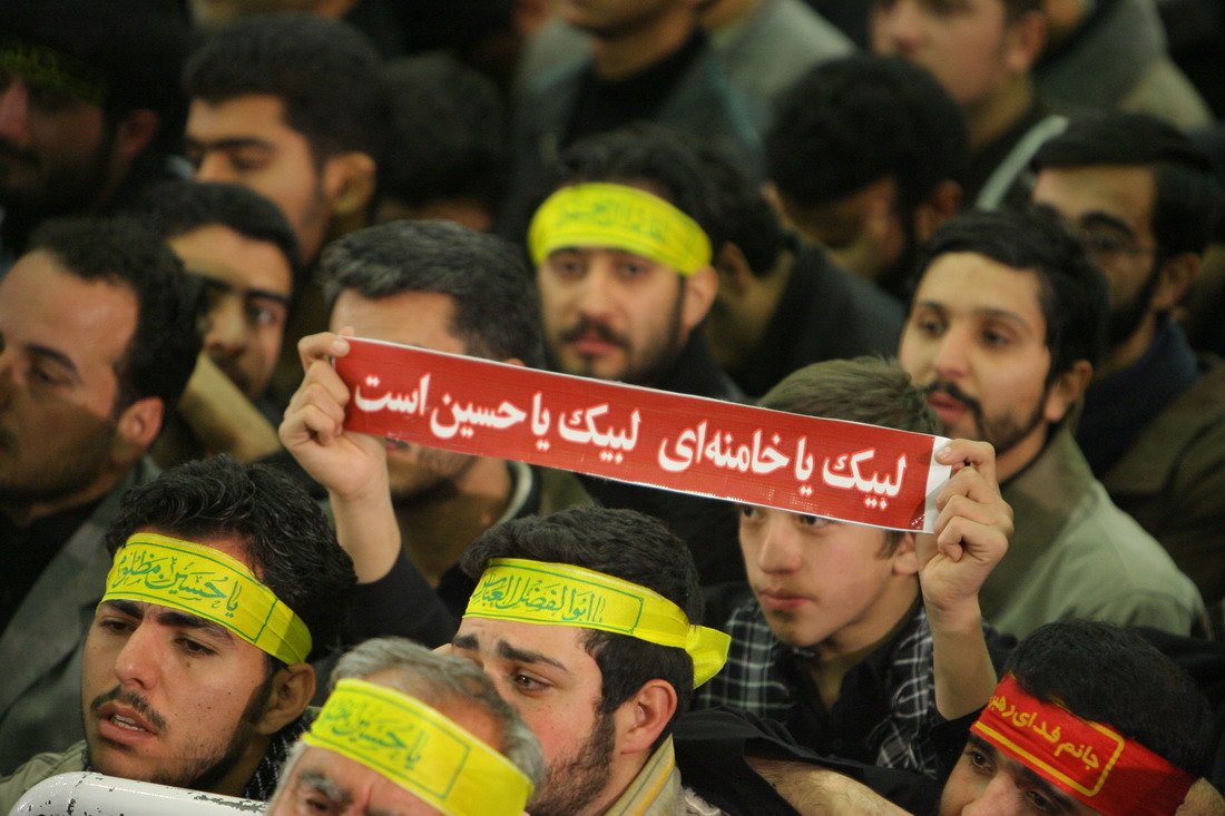 بیانات رهبر معظم انقلاب در دیدار مردم قم به مناسبت قیام نوزدهم دی امروز استکبارِ بیاعتقاد به همهی اصول انسانی، مایل است منطقهی خاورمیانه را در اختیار بگیرد؛ وسیلهاش هم اسرائیل غاصب است
