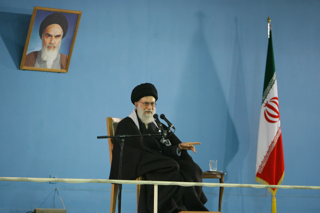 رهبر معظم انقلاب امروز استکبارِ بیاعتقاد به همهی اصول انسانی، مایل است منطقهی خاورمیانه را در اختیار بگیرد؛ وسیلهاش هم اسرائیل غاصب است