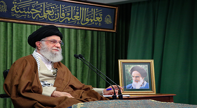رهبر انقلاب:  شب و روز به یاد شهید سلیمانی عزیز هستم