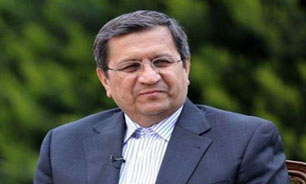 همتی: نمی‌خواهیم در نرخ ارز دخالت کنیم