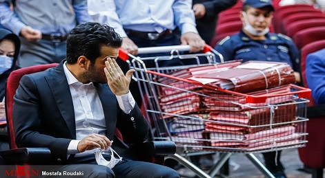 دفاعیات متهمان کحال زاده و جلالیان/ وکیل متهم کحال زاده: موکل من جعلی انجام نداده و نهایتا استفاده غیرمجاز از مهر‌ها داشته است/ قاضی:استفاده غیر مجاز از مهر‌ها نیز بنا بر قانون جعل است/ تاکنون سندی برای ورود کالا و میزان ارز دریافتی به دادگاه ارائه نکرده‌اید