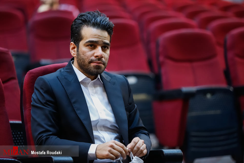 دفاعیات متهمان کحال زاده و جلالیان/ وکیل متهم کحال زاده: موکل من جعلی انجام نداده و نهایتا استفاده غیرمجاز از مهر‌ها داشته است/ قاضی:استفاده غیر مجاز از مهر‌ها نیز بنا بر قانون جعل است/ تاکنون سندی برای ورود کالا و میزان ارز دریافتی به دادگاه ارائه نکرده‌اید