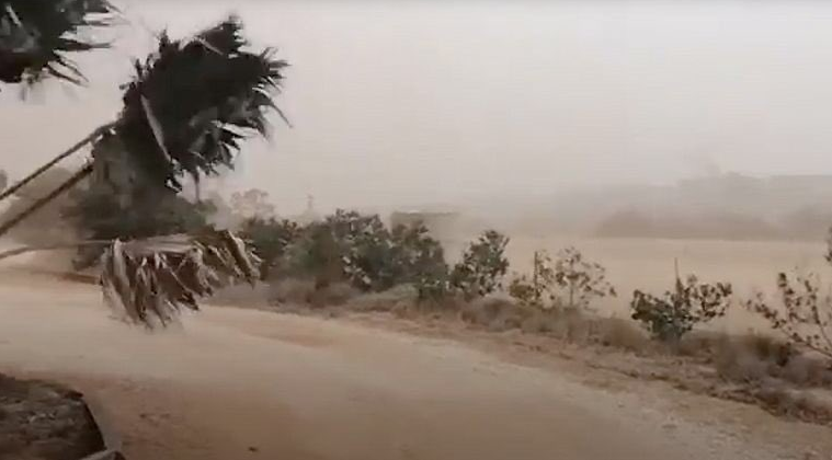 طوفان شدید در استرالیا برق ۶۰ هزار خانواده را قطع کرد طوفان شدید در استرالیا برق ۶۰ هزار خانواده را قطع کرد