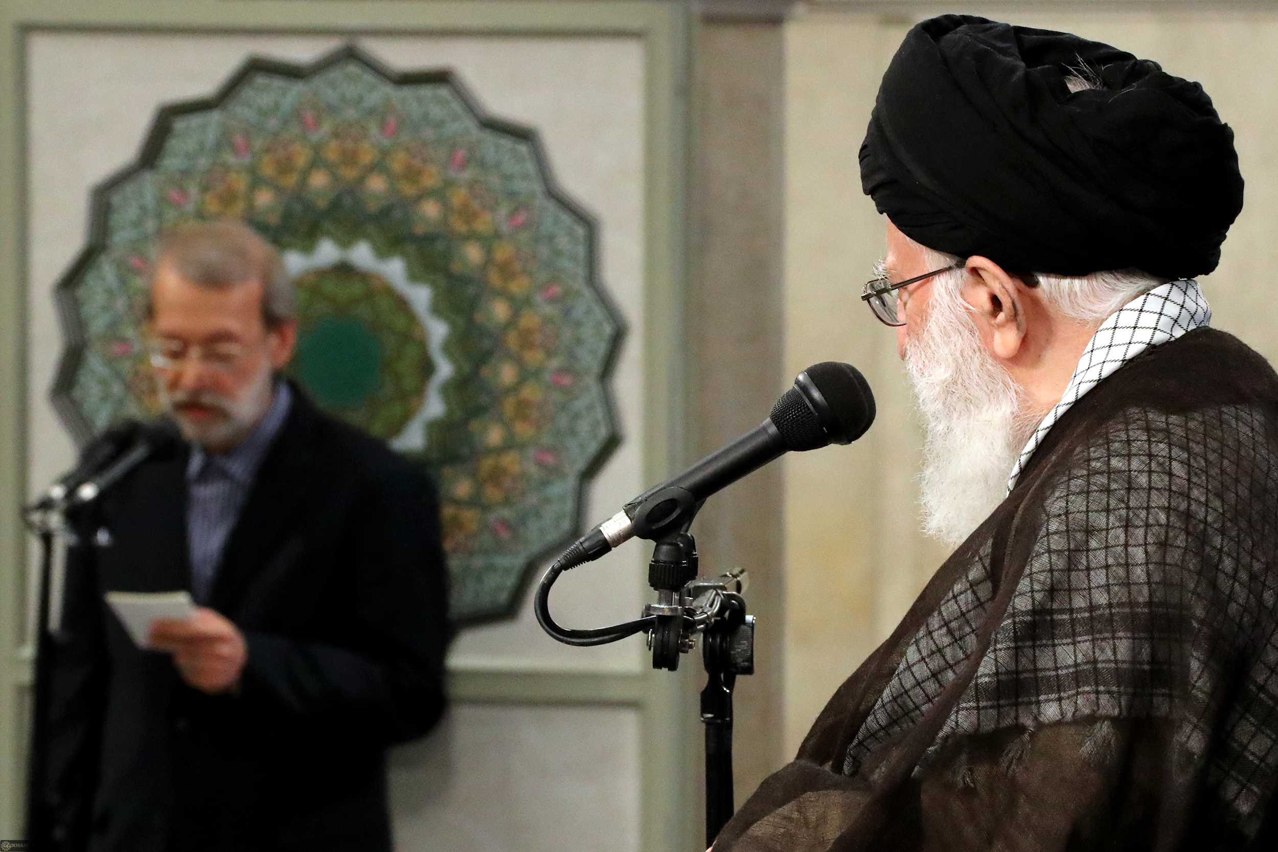 دیدار رهبر معظم انقلاب با نمایندگان و کارکنان مجلس شورای اسلامی مجلس باید مظهر عزّت ملّی و مظهر اقتدار و استحکام نظام باشد/ مجلس بایستی عصارهی فضایل ملّت باشد