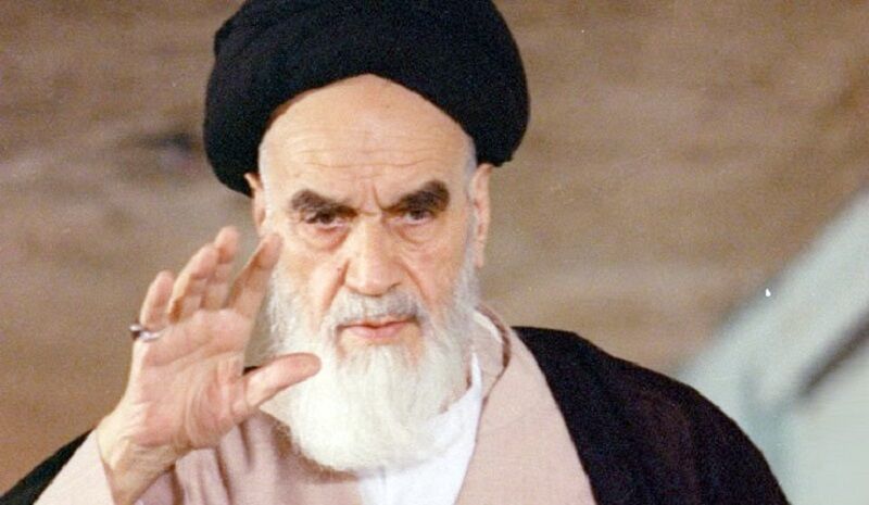 امام خمینی (ره) رهبر کبیر انقلاب مجلس است که اساس یک کشور را به صلاح میکشد یا اساس یک مجلس را رو به فساد میبرد