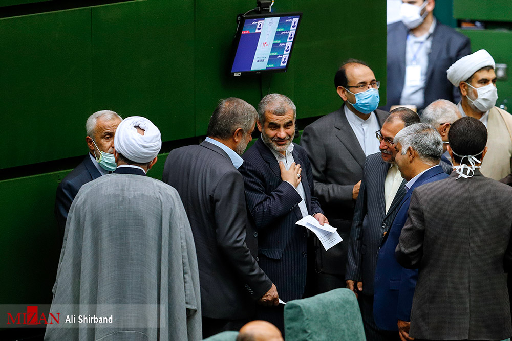 افتتاحیه مجلس یازدهم حاشیه نگاری از افتتاحیه مجلس یازدهم؛ از نخستین عکس دسته جمعی با ماسک تا فاصله گذاری