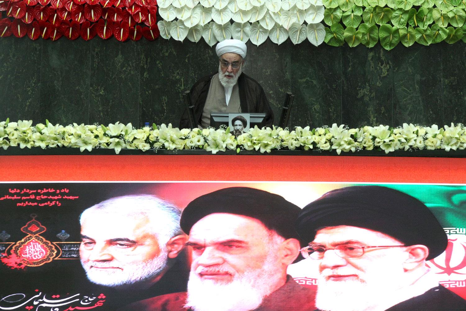 افتتاحیه مجلس یازدهم حاشیه نگاری از افتتاحیه مجلس یازدهم؛ از نخستین عکس دسته جمعی با ماسک تا فاصله گذاری اجتماعی