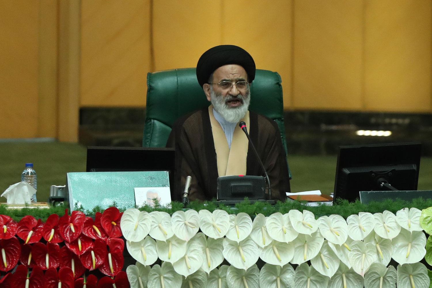 افتتاحیه مجلس یازدهم حاشیه نگاری از افتتاحیه مجلس یازدهم؛ از نخستین عکس دسته جمعی با ماسک تا فاصله گذاری اجتماعی