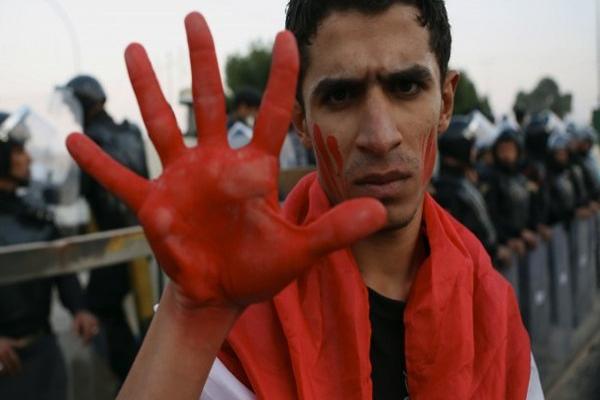 پرچم ترکیه به آتش کشیده شد +تصاویر پرچم ترکیه به آتش کشیده شد +تصاویر