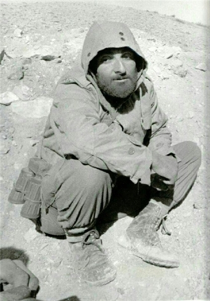 شهید باکری در اوج خستگی +عکس شهید باکری در اوج خستگی +عکس