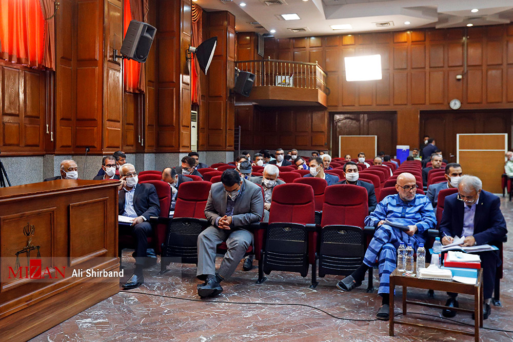 دریافت ویلای لوکس ۴۲۰ میلیاردی در قبال تبرئه یک متهم اقتصادی/ دفتر طبری، کانون مراجعه برخی از متهمان برای حل پرونده خود/ واریز مبالغ قابل توجهی به حساب طبری در ارتباط با اقدامات متخلفانه اراضی کلاک