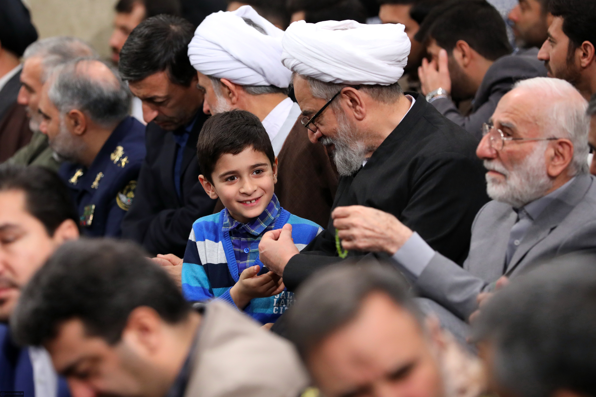 گاهی جهاد سیاسی است، گاهی جهاد فرهنگی است امّا در همهی اینها باید توجّه داشت که این جهاد علیه دشمن است گاهی جهاد سیاسی است، گاهی جهاد فرهنگی است امّا در همهی اینها باید توجّه داشت که این جهاد علیه دشمن است