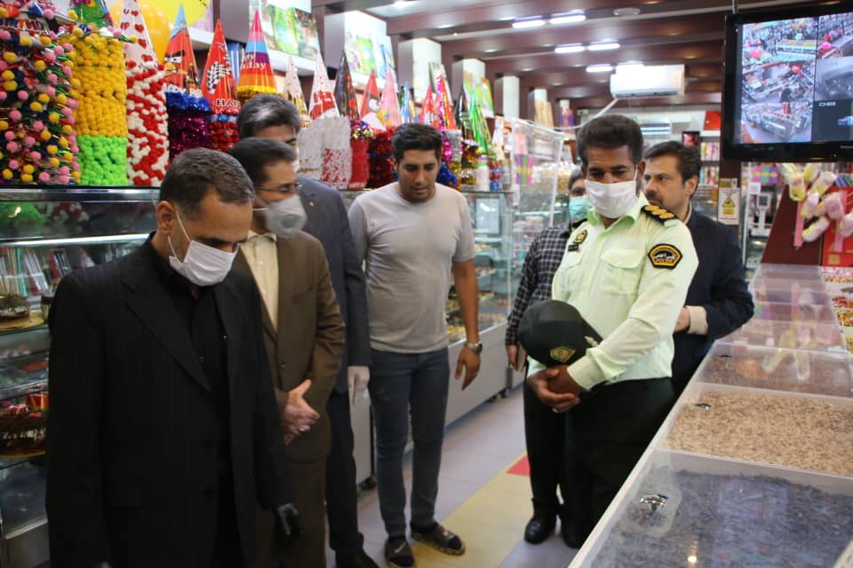 تذکر دادستانی به سه واحد صنفی در حاشیه بازدید بررسی رعایت فاصله گذاری اجتماعی در کرمان تذکر دادستانی به سه واحد صنفی در حاشیه بازدید بررسی رعایت فاصله گذاری اجتماعی در کرمان
