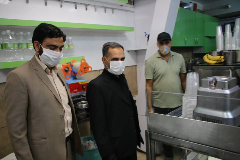 تذکر دادستانی به سه واحد صنفی در حاشیه بازدید بررسی رعایت فاصله گذاری اجتماعی در کرمان تذکر دادستانی به سه واحد صنفی در حاشیه بازدید بررسی رعایت فاصله گذاری اجتماعی در کرمان