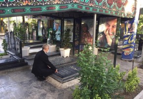 ادای احترام رییس بنیاد شهید و امور ایثارگران به مقام شهدا
