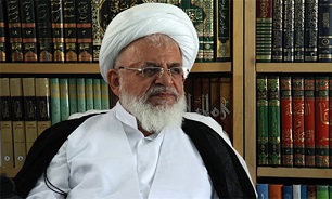 امام جمعه یزد: تربیت جوانان محقق و کارگزار در جامعه در رأس برنامه‌های کلان کشور باشد