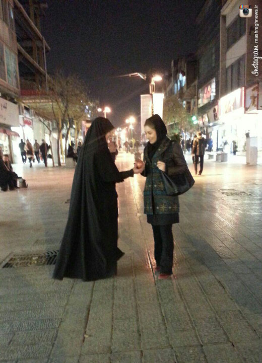 توزیع انارهای مزین به دل نوشته های مربوط به امام زمان(عج) در شب یلدا + تصاویر توزیع انارهای مزین به دل نوشته های مربوط به امام زمان(عج) در شب یلدا + تصاویر