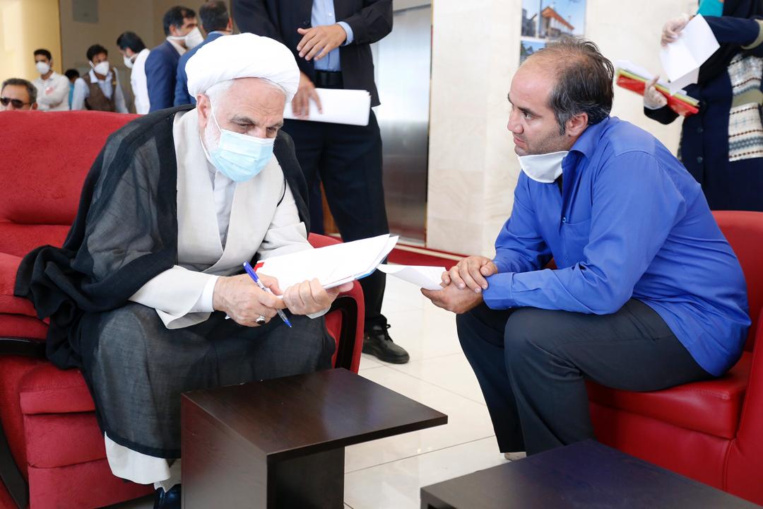 بررسی مشکلات برخی از مراجعه کنندگان توسط معاون اول قضاییه در حاشیه سفر رییس قوه قضاییه به استان فارس بررسی مشکلات برخی از مراجعه کنندگان توسط معاون اول قضاییه در حاشیه سفر رییس قوه قضاییه به استان فارس