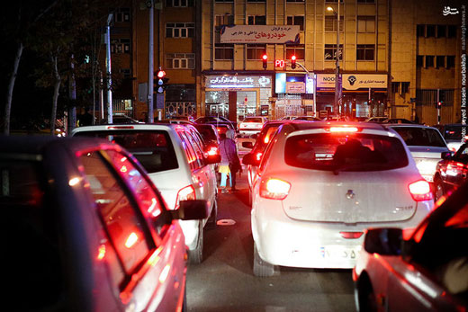 یلدای متفاوت در خیابانهای تهران + تصاویر یلدای متفاوت در خیابانهای تهران + تصاویر
