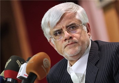محمدرضا عارف برای انتخابات دهمین دوره مجلس شورای اسلامی ثبت نام کرد