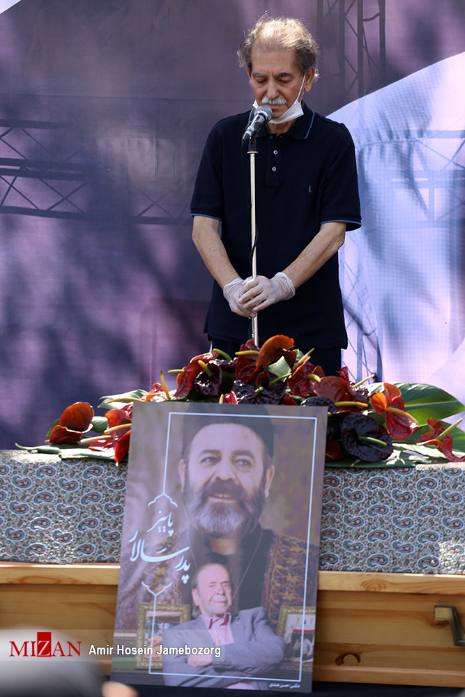 مراسم تشییع پیکر «محمدعلی کشاورز» برگزار شد/امین تارخ: پیام کشاورز به زندگی انسانیت بود