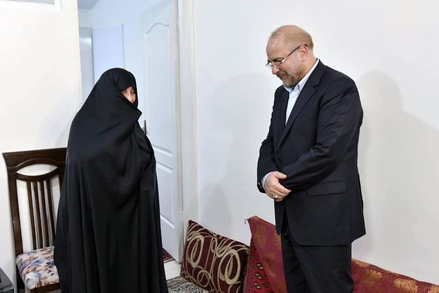 دیدار قالیباف با خانواده شهید مدافع حرم «جوادالله کرم» دیدار قالیباف با خانواده شهید مدافع حرم «جوادالله کرم»