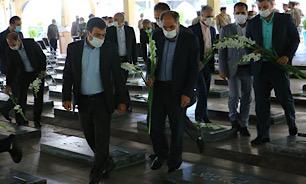 میراث بزرگ شهدا برای ما بصیرت انقلابی و اسلامی است میراث بزرگ شهدا برای ما بصیرت انقلابی و اسلامی است