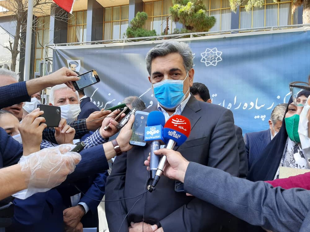 توضیحات شهردار تهران در مورد خرابیهای پله برقیهای مترو توضیحات شهردار تهران در مورد خرابیهای پله برقیهای مترو