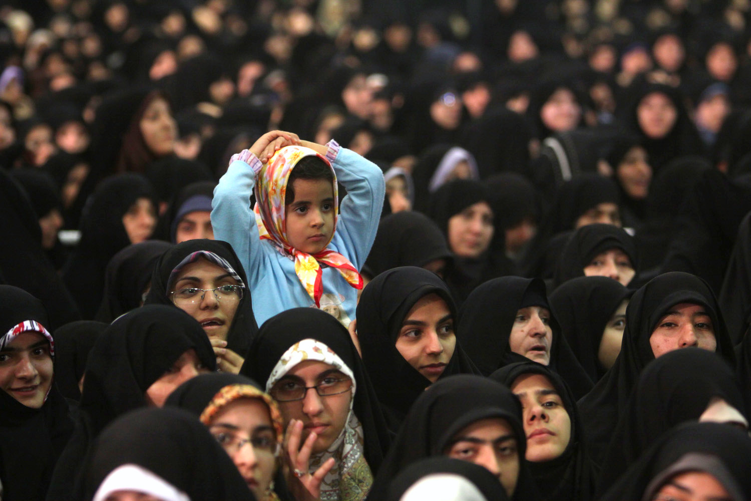 دیدار بانوان قرآنپژوه با آیتالله خامنهای اسلام زمینه بروز استعدادهای فراوان بانوان در سطوح مختلف را فراهم میکند