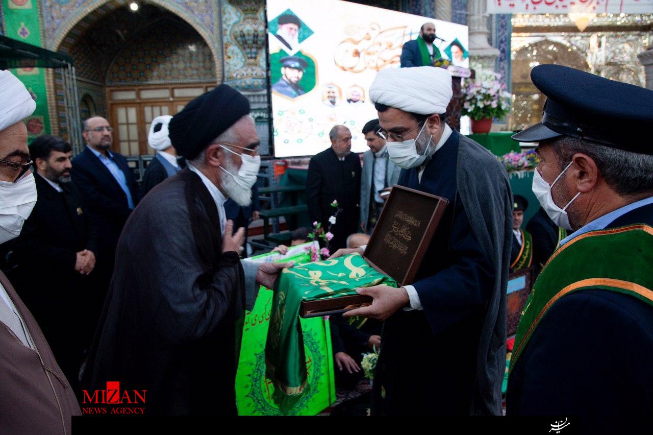 فیلمی از تعویض پرچم گنبد حرم حضرت معصومه (س)