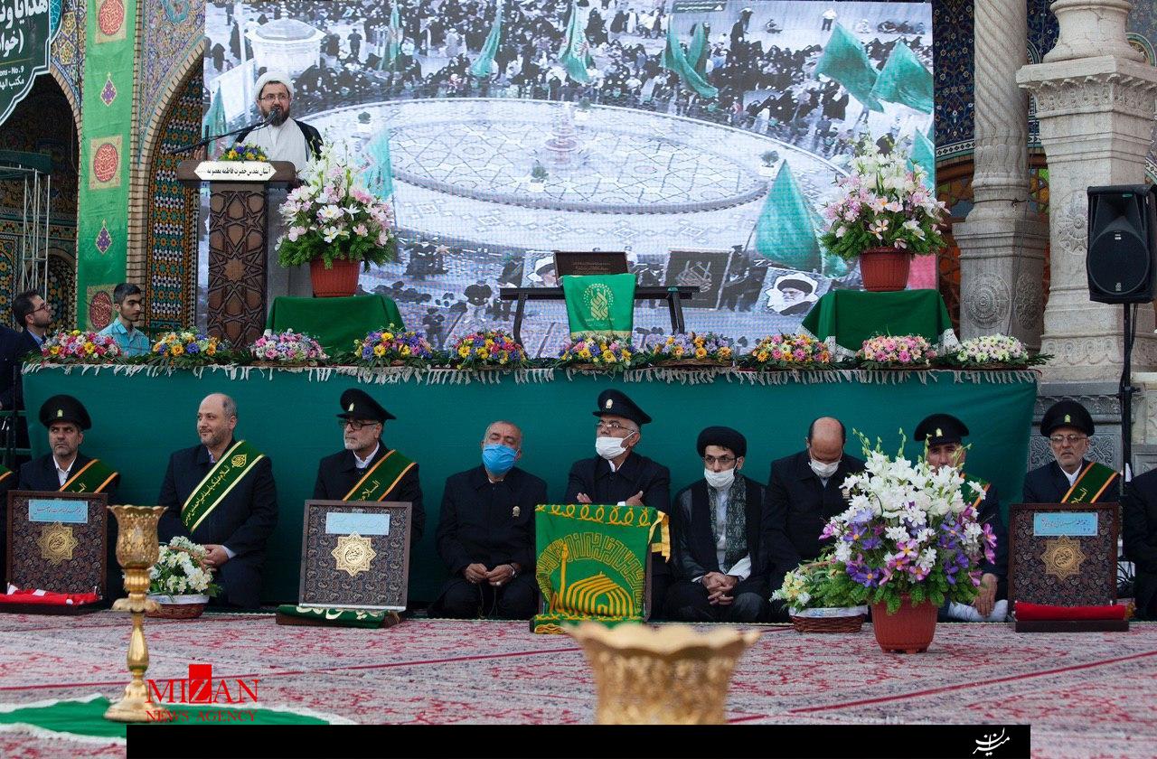 فیلمی از تعویض پرچم گنبد حرم حضرت معصومه (س)