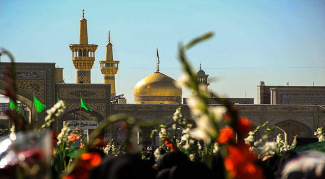 گلاب پاشی حرم مطهر امام رضا (ع) همزمان با آغاز دهه کرامت گلاب پاشی حرم مطهر امام رضا (ع) همزمان با آغاز دهه کرامت