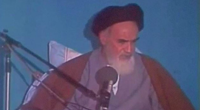 امام خمینی (ره): آقای خامنهای، چه کرده بود که میخواستید ایشان را بکُشید؟ امام خمینی (ره): آقای خامنهای، چه کرده بود که میخواستید ایشان را بکُشید؟