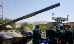 سرلشکر سلامی از نمایشگاه دستاوردهای جدید نیروی زمینی سپاه بازدید کرد