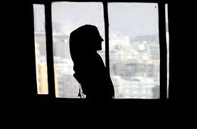 دختران تحصیل کرده مجرد می مانند
